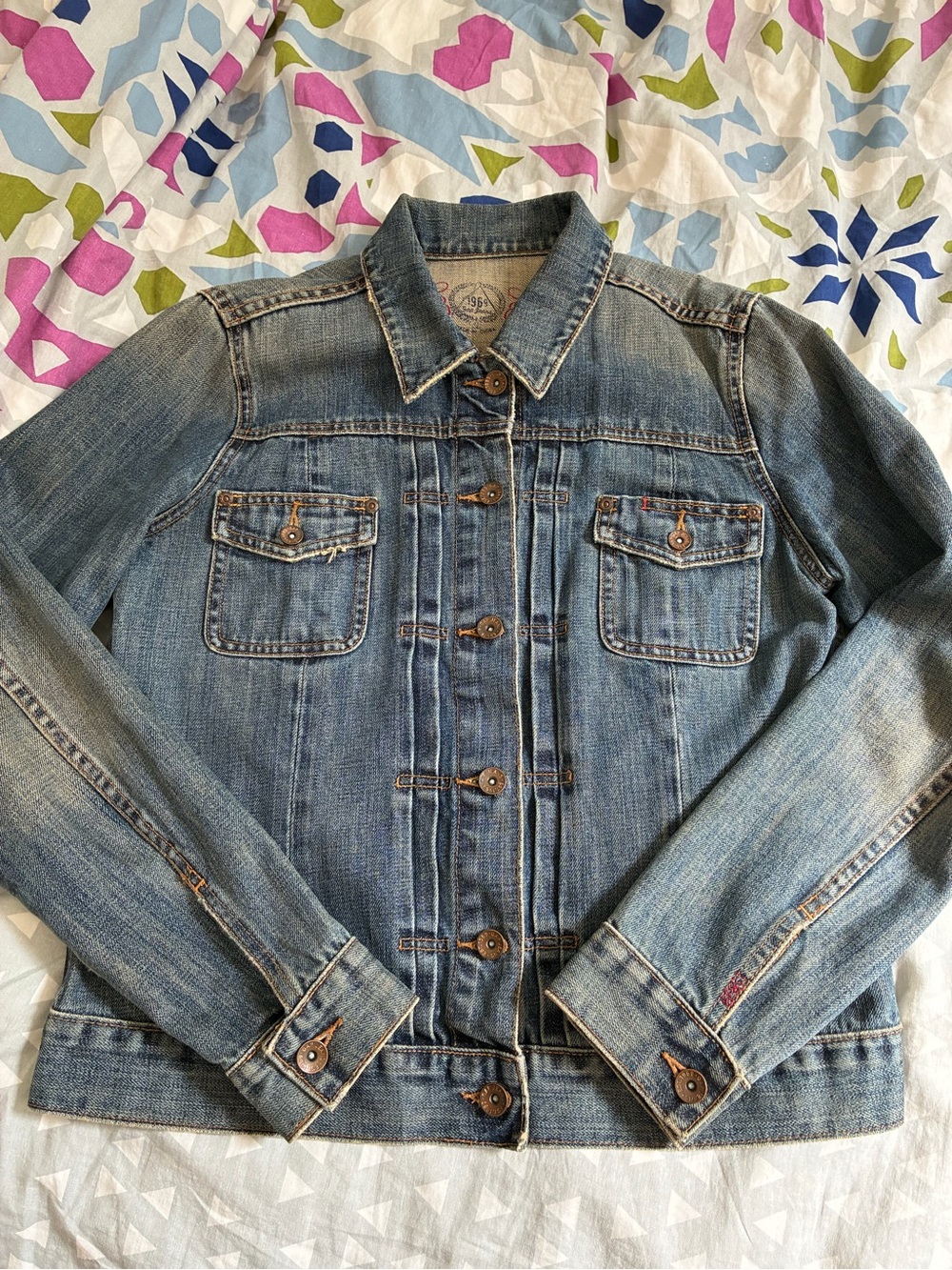 Gap1969 denim jacket size L with back applique - Picture 2 of 4